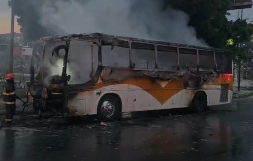Incendio De Camión En La Carretera A Chapala: ¿Causado Por Un Bloqueo? | Video