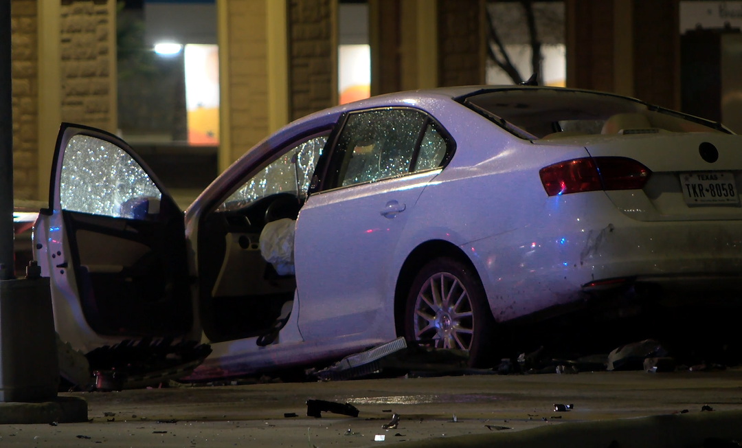 Accidente SH20 en Mesa East: Colisión de vehículo genera tráfico lento en Desert North