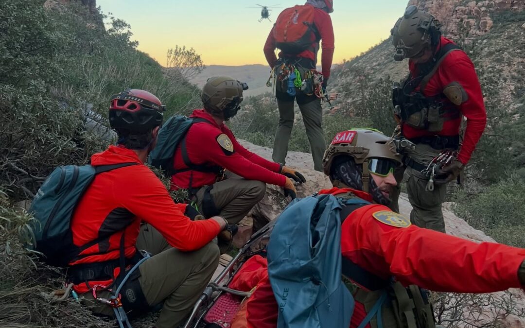 Rescate en Red Rock: Heroica operación de 7 horas para salvar a escalador herido