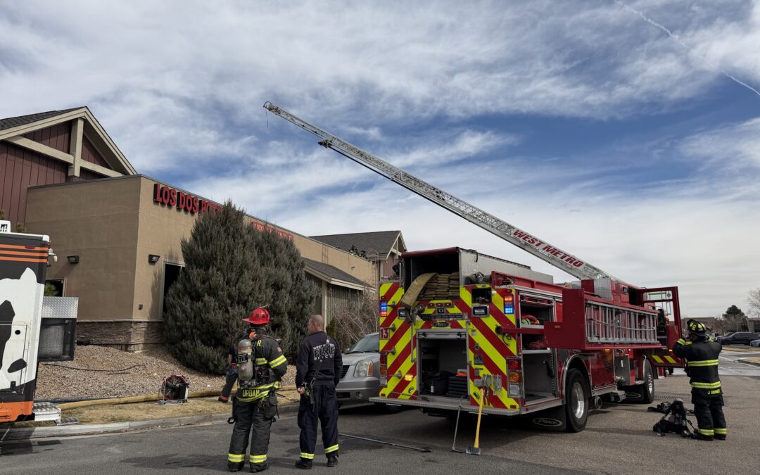 Los Bomberos Contienen un Incendio en el Restaurante Los Dos Potrillos