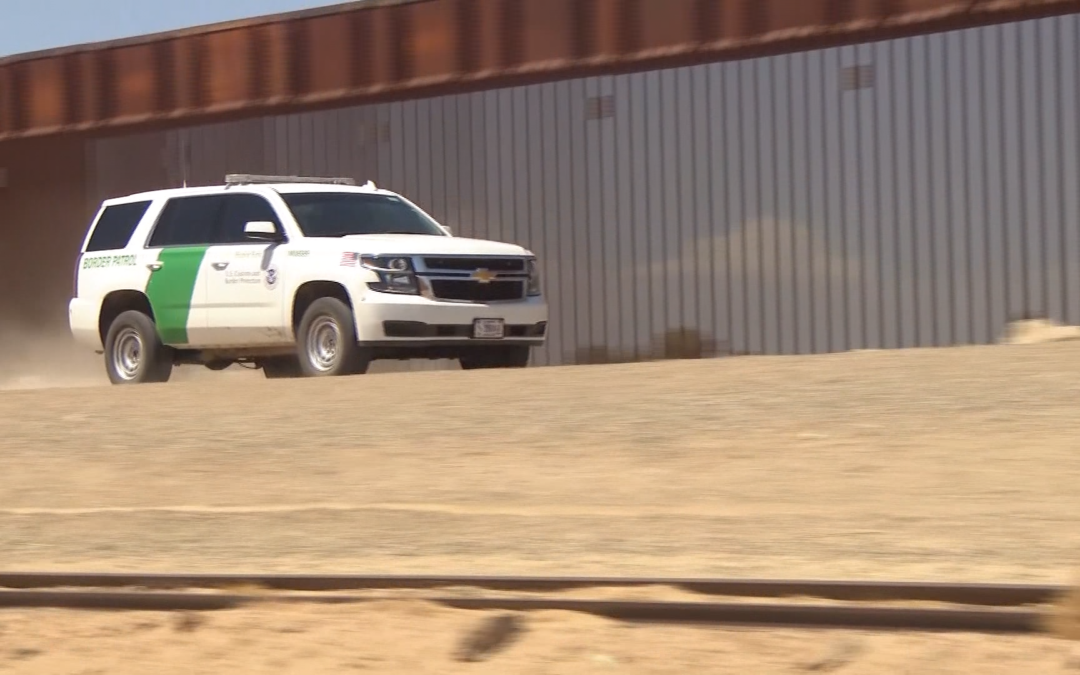 Agentes de la Patrulla Fronteriza buscan a sospechosos en Indio