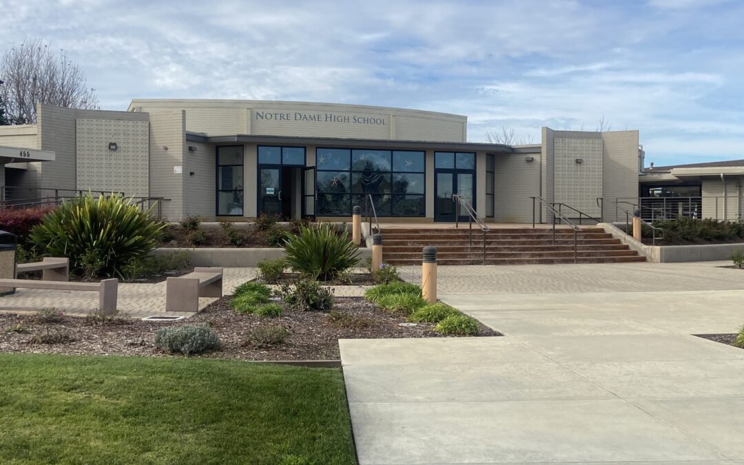 Cierre de la Preparatoria Notre Dame genera inquietud en la comunidad del Valle de Salinas