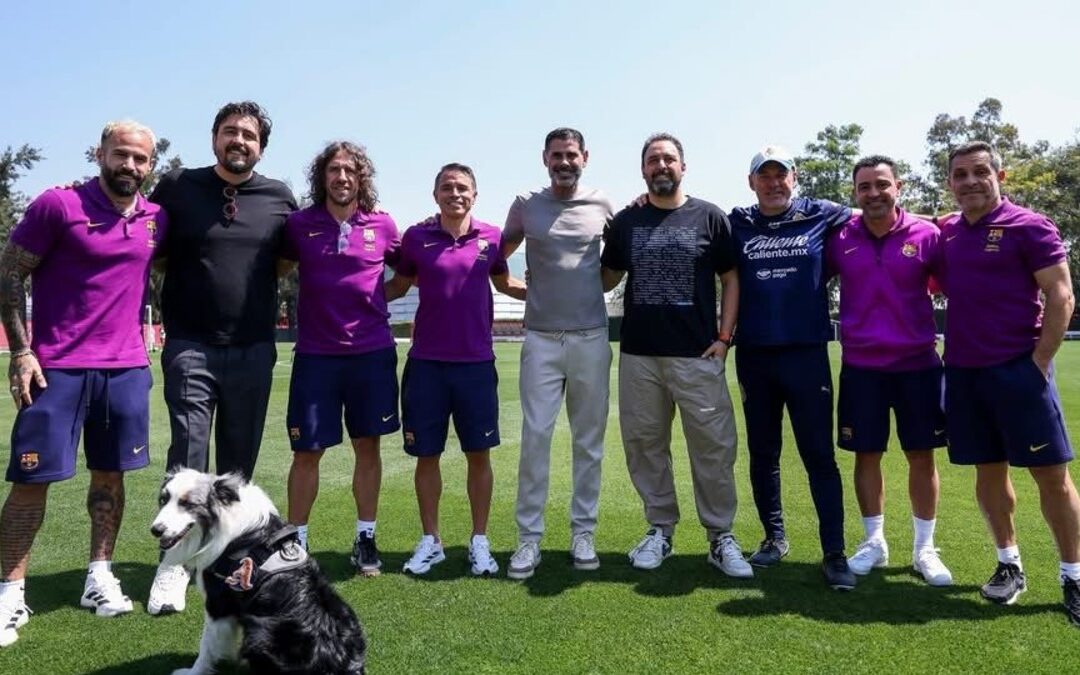 Fernando Hierro y las leyendas del Barcelona exploran Verde Valle antes del gran duelo en el Akron