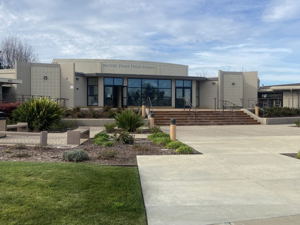 Cierre De La Preparatoria Notre Dame: Impacto En La Educación Del Valle De Salinas - Noticias Notivalle Cierre De La Preparatoria Notre Dame: Impacto En La Educación Del Valle De Salinas