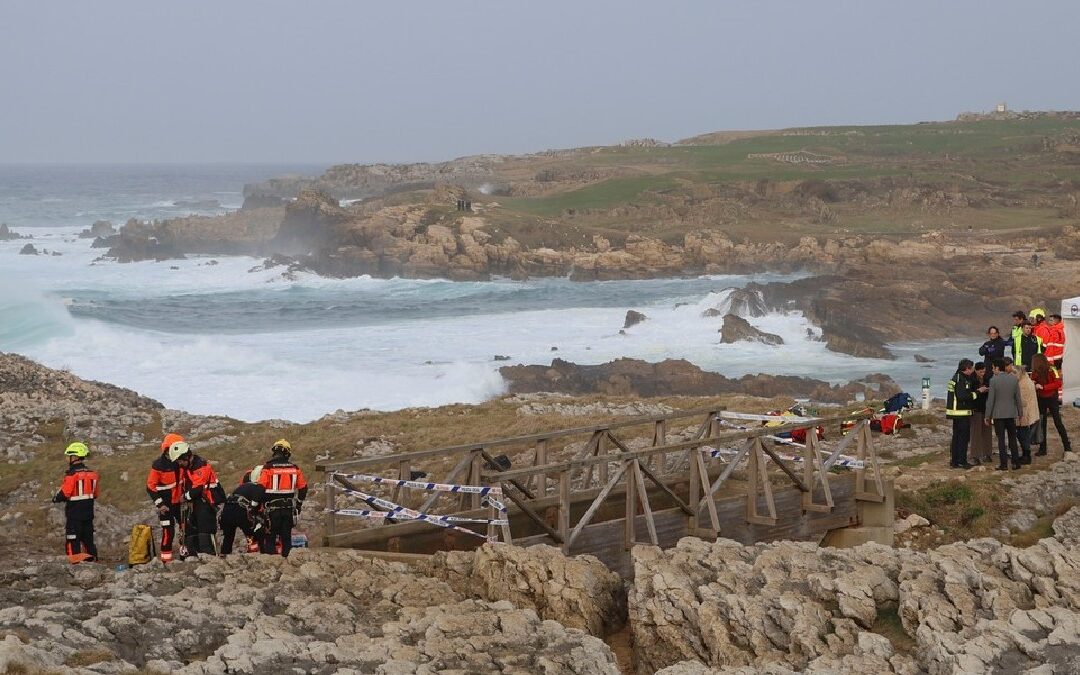 Tragedia Costera: Cinco Jóvenes Mueren en Derrumbe Frente al Mar
