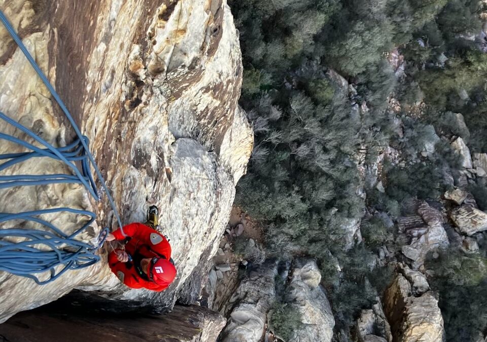 Rescate Red Rock: Operaciones Simultáneas Salvan a Escaladores Atrapados en Las Vegas
