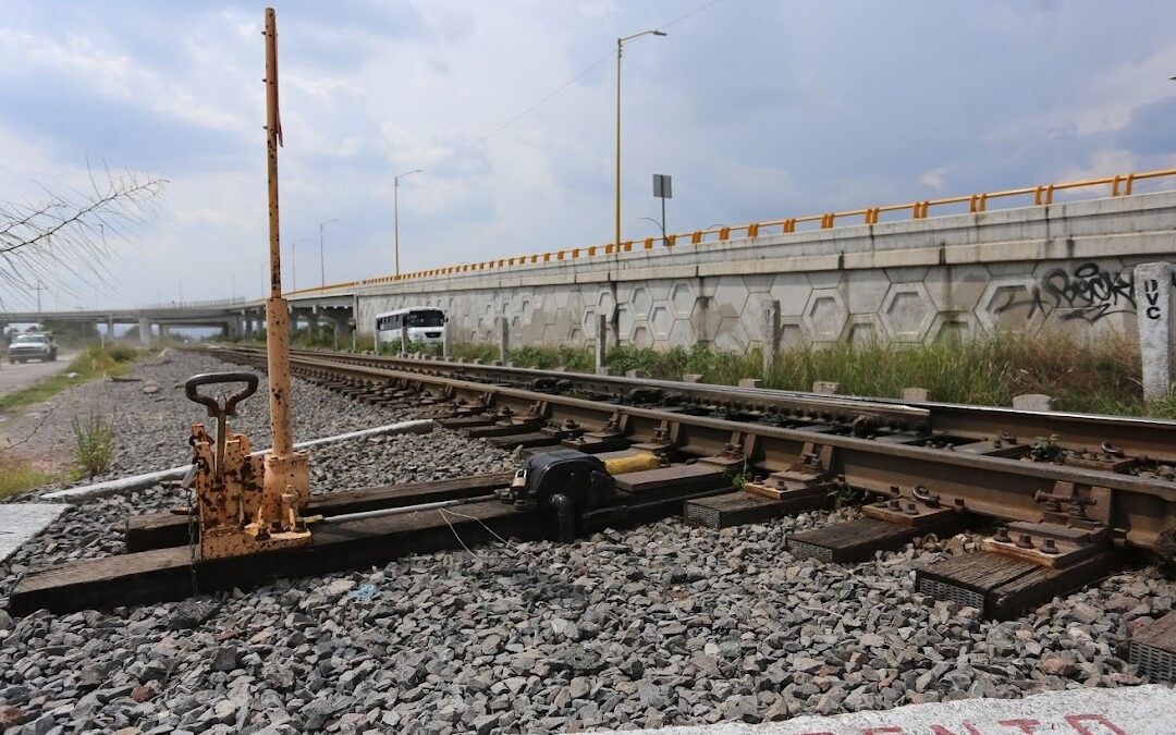 Accidente en Colonia Nathahi: Tren Impacta a Camión de Pasajeros en Celaya