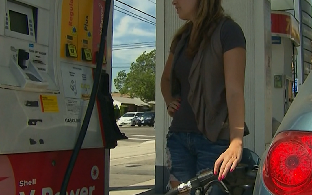 Conductores en California enfrentan altos precios de gasolina