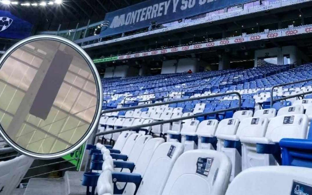 Gigante de Acero: Incidente de Bocina Colgante Genera Angustia en el Estadio