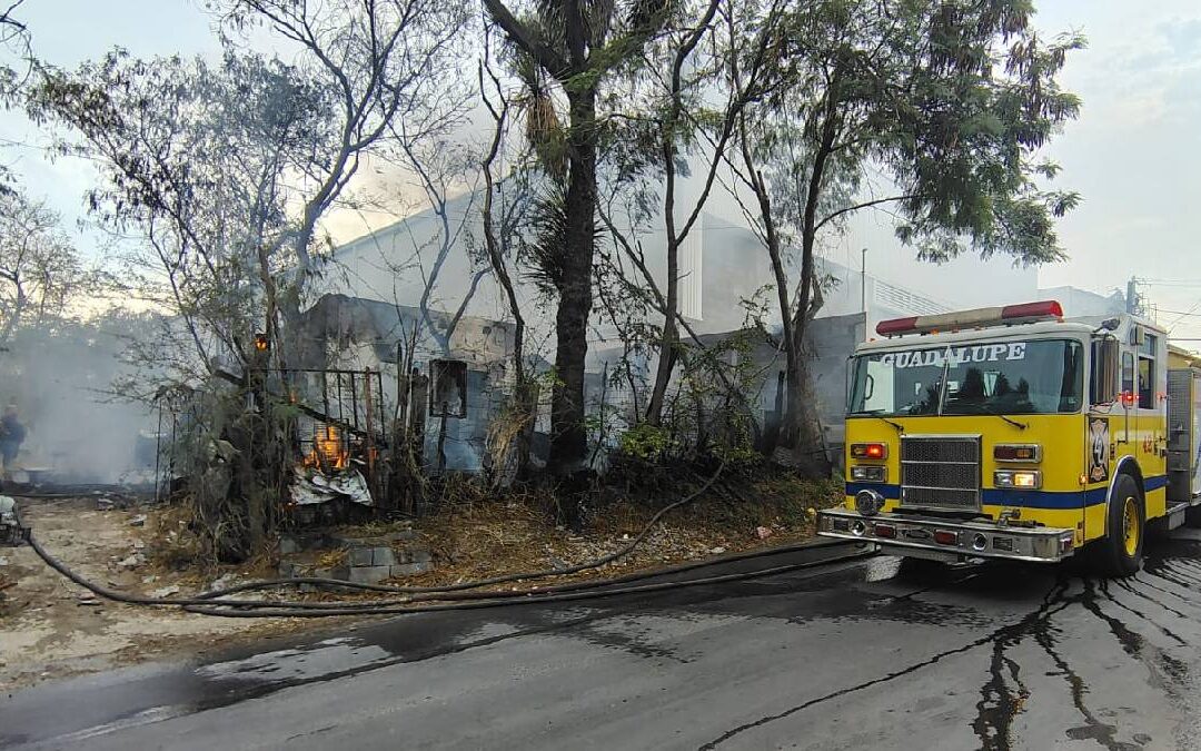 Incendio en Cerro de la Silla: Mujer Pierde Su Hogar en Guadalupe