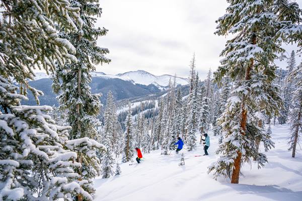 Buscan al snowboarder que chocó y dejó herido a un niño en accidente en Winter Park
