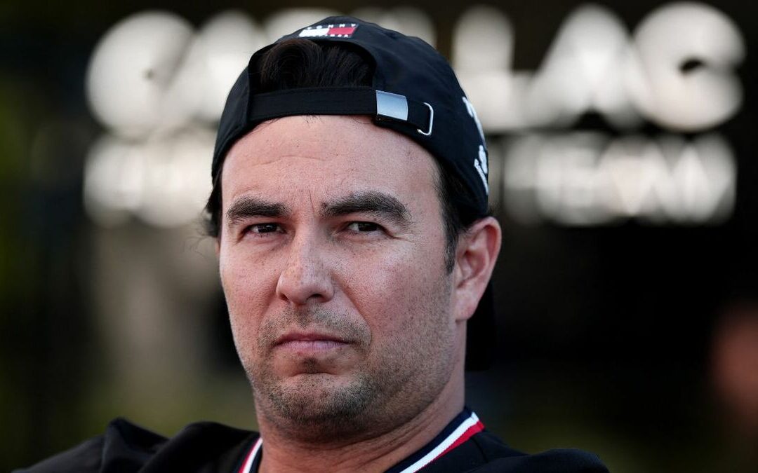 Checo Pérez Enfrenta Problemas Mecánicos en Práctica 2, Oscar Piastri se Lleva la Velocidad