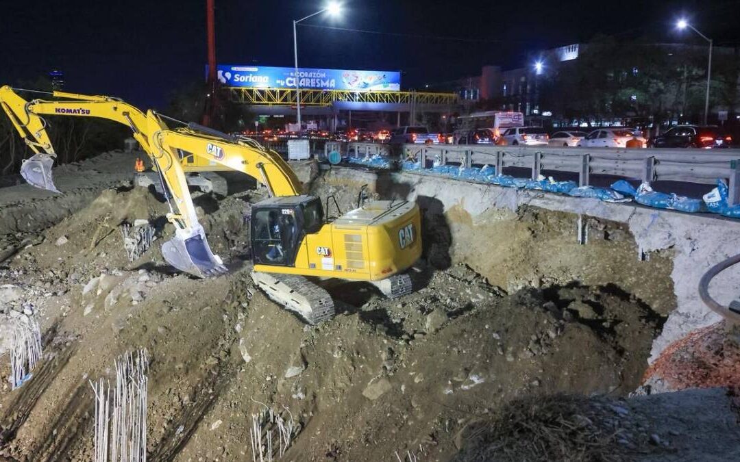 Cierre del carril exprés en Morones Prieto a causa de un derrumbe de talud en Monterrey