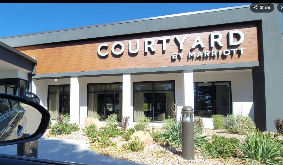 Transformación de Propiedades en Denver: Nueva Vivienda Asistida y Centro Médico para Adultos Mayores