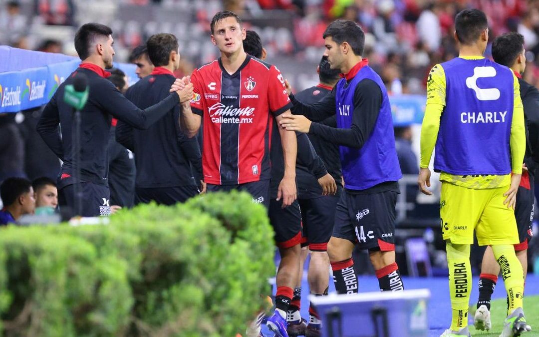 Rodrigo Schlegel se pierde el Clásico Tapatío tras rechazo de apelación por tarjeta roja