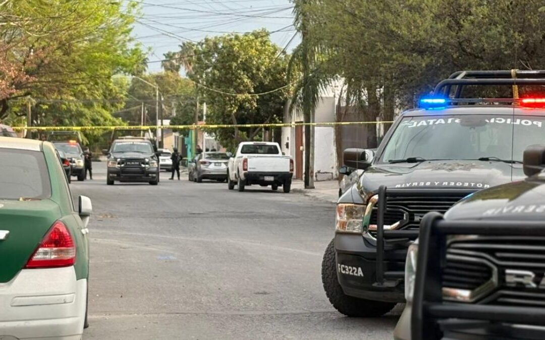 Homicidio en Monterrey: Hombre acribillado al estacionar su motocicleta en la colonia Del Maestro