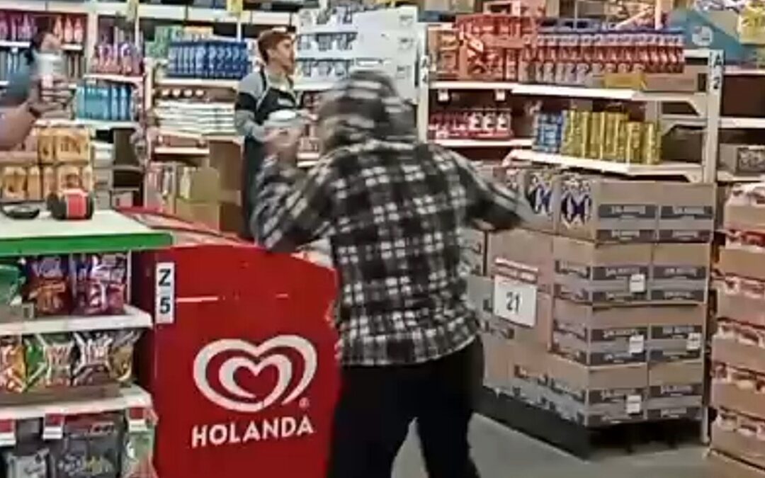 Intento de Robo en Bodega Aurrera de Michoacán: Asaltantes Heridos por Policía | VIDEO