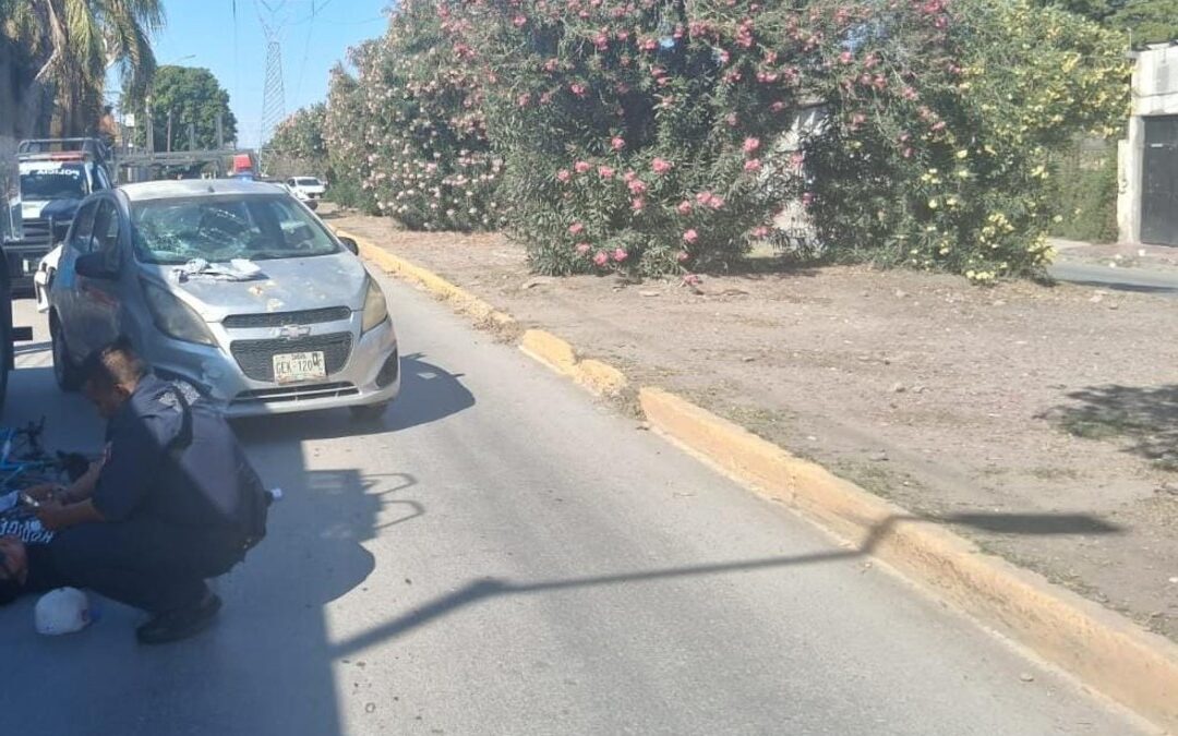 Accidente de tráfico: Ciclista en Gómez Palacio enviado al hospital tras embestida de automóvil