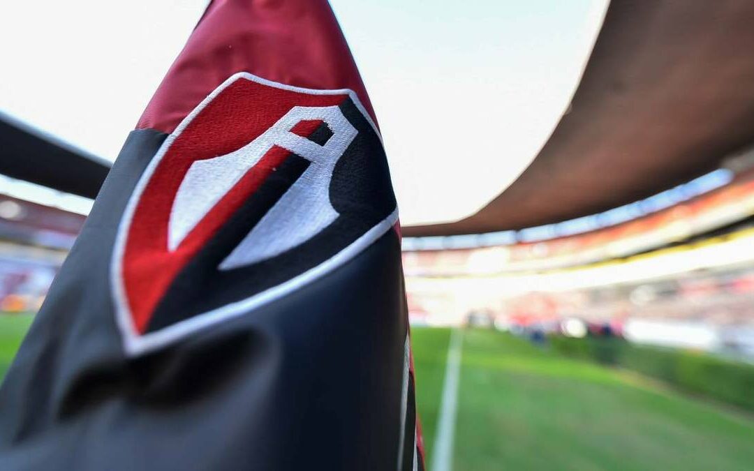 Agresión al Camión de Chivas al Llegar al Clásico Tapatío: ¿Qué Ocurrió?