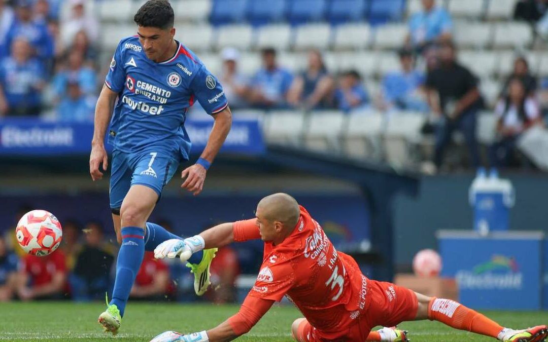 Cruz Azul vs San Luis: La Controversial Expulsión de Gibrán Lajud que Genera Debate
