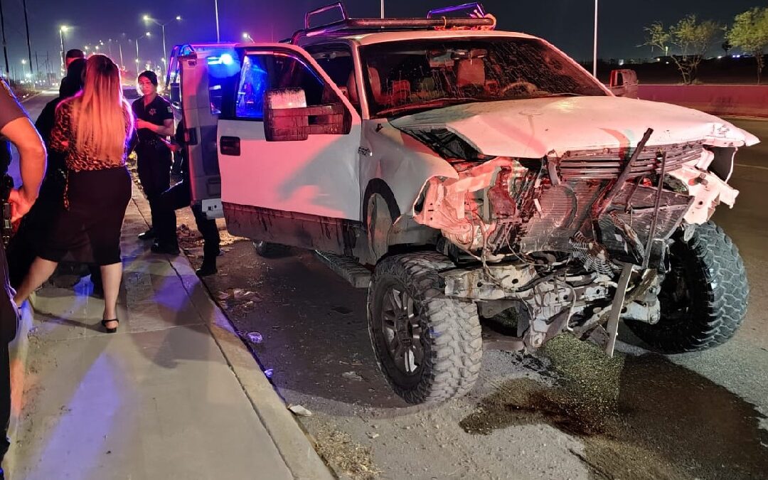 Conductor ebrio ignora semáforo en rojo y provoca brutal choque en Torreón