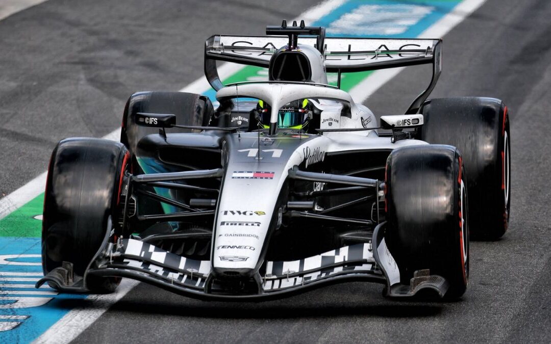 Liam Lawson critica la competencia de Checo Pérez en el GP de Australia