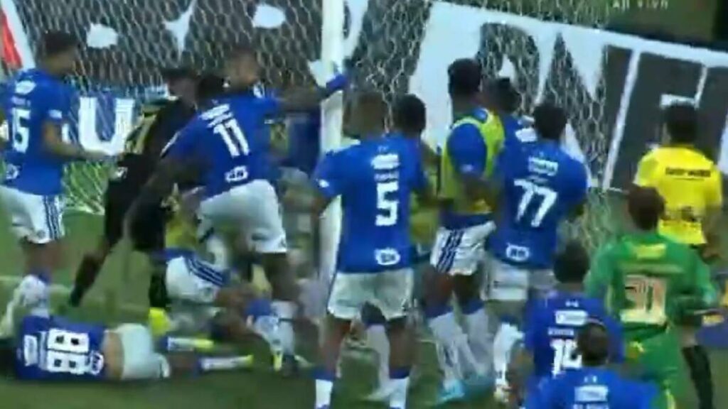 Batalla Campal En El Clásico: La Pelea Entre Jugadores Opaca La Final Entre Atlético Mineiro Y Cruzeiro