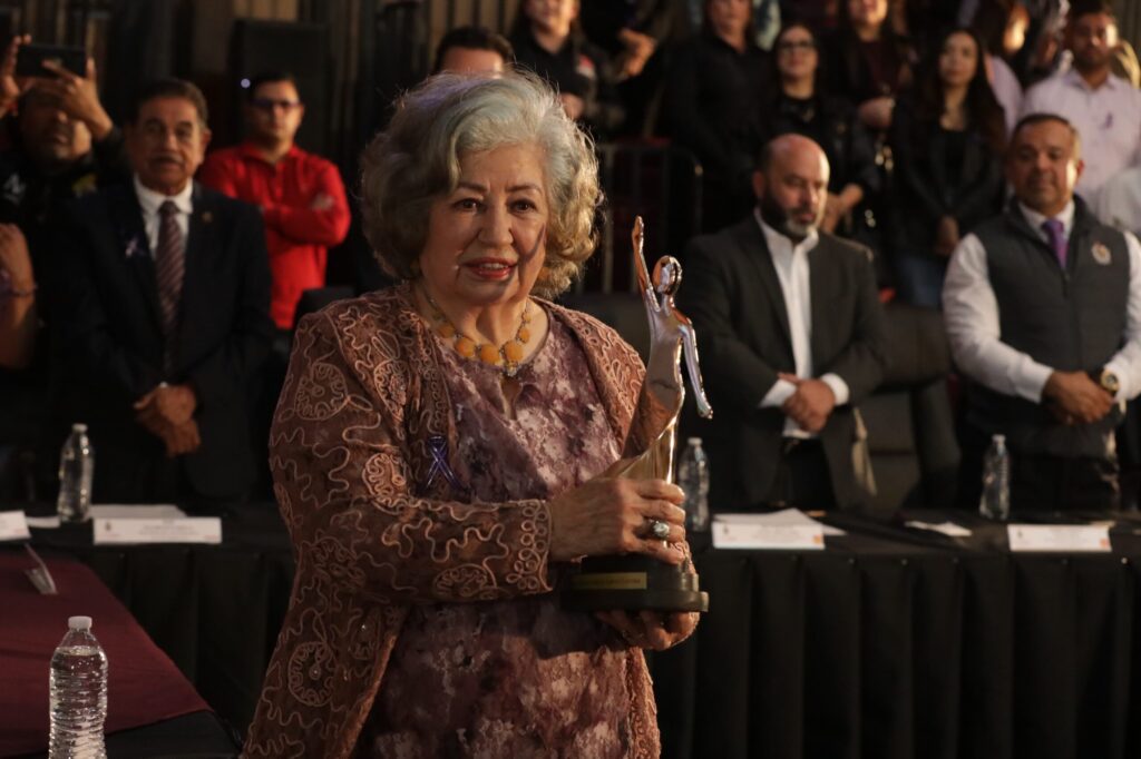 Juárez Reconoce A Mónica Alicia Juárez Correa Con La Presea Kirá En El Día Internacional De La Mujer