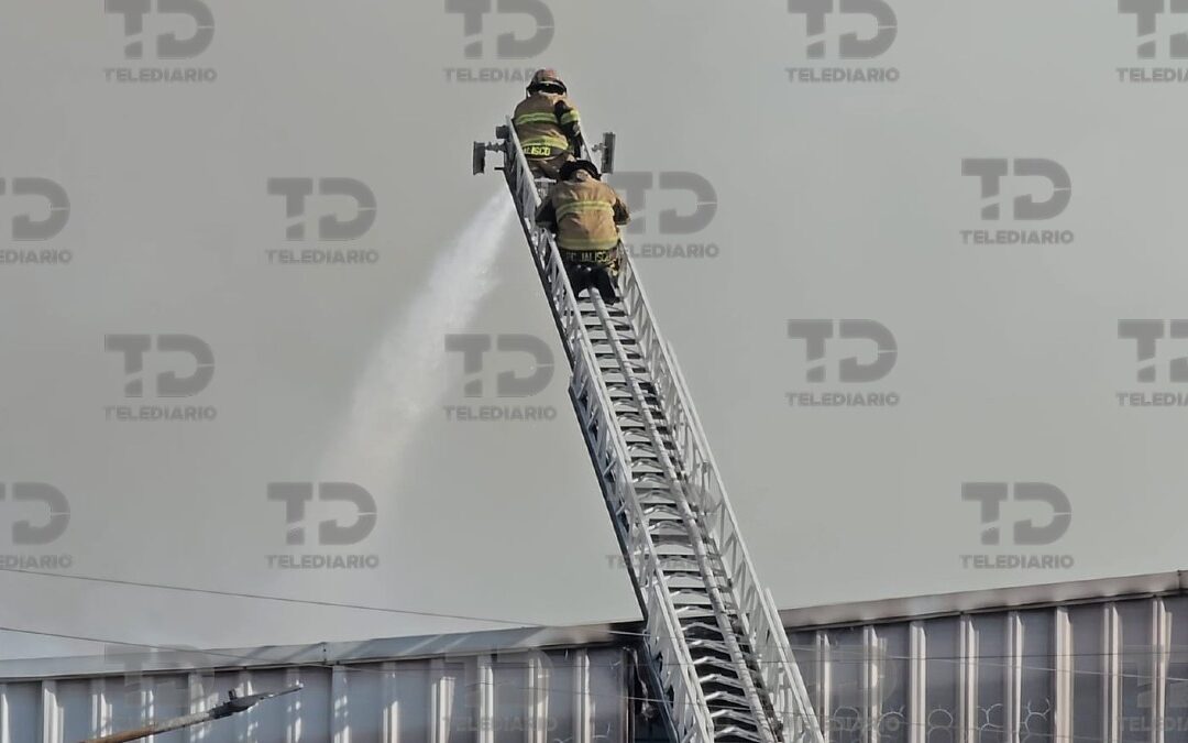 Alerta atmosférica activa en Guadalajara por incendio en Tlaquepaque