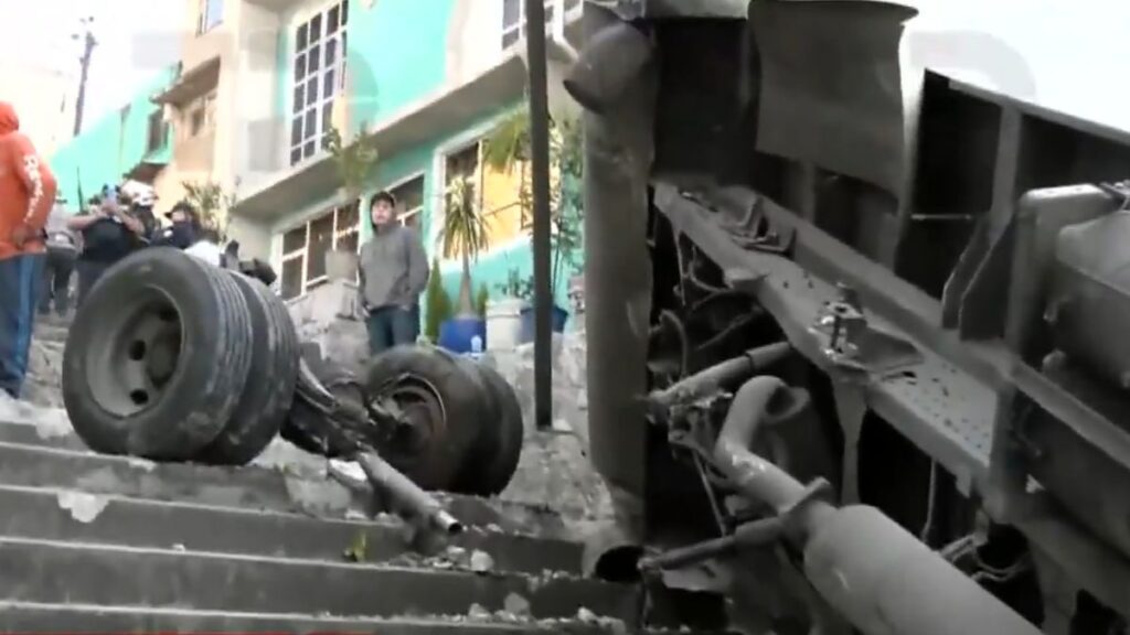 Accidente En Naucalpan: Camión De Carga Embiste A Peatones Y Causa Una Muerte