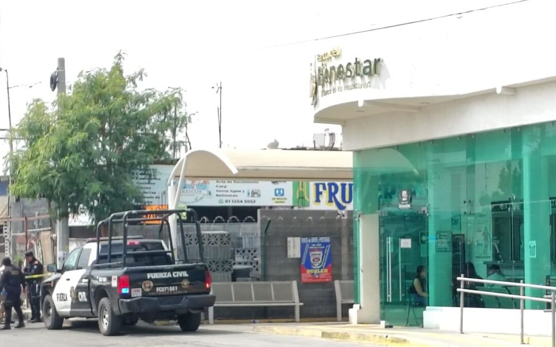 Trágico fallecimiento de abuelito al cobrar su pensión en el Banco del Bienestar de Monterrey