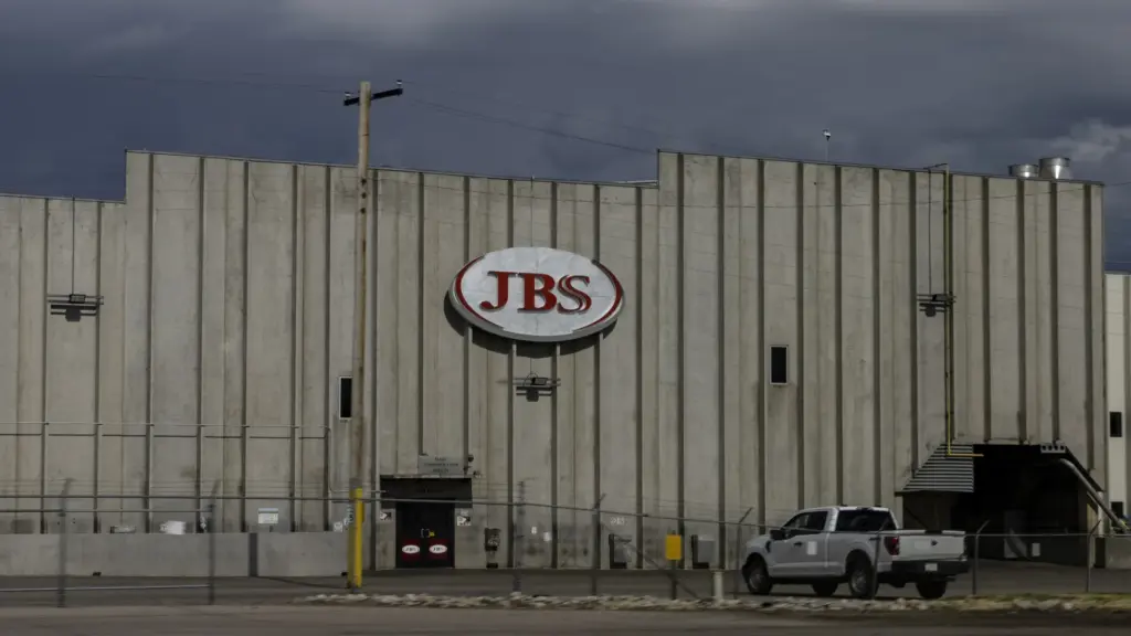 Trabajadores De Jbs En Greeley Autorizan Huelga Tras Ocho Meses De Negociaciones Laborales