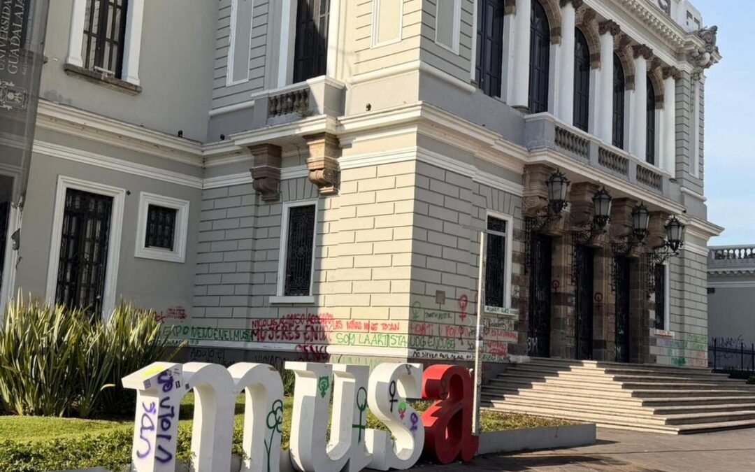 Zonas más afectadas en Guadalajara tras las marchas del 8M: pintas y vidrios rotos | VIDEO