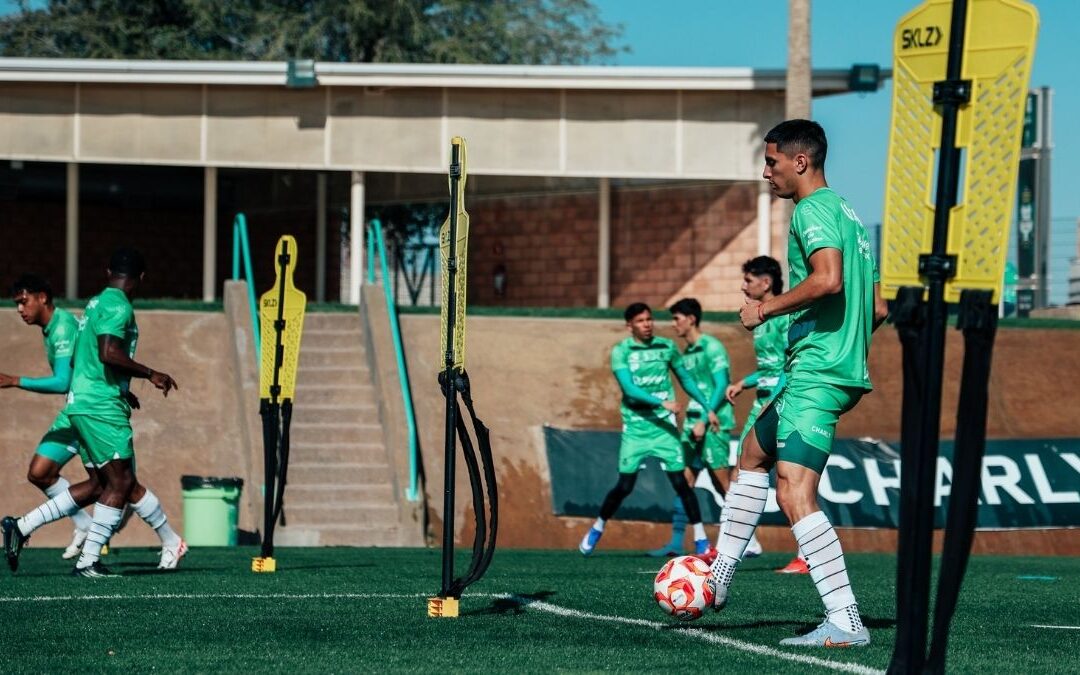 Santos Inicia Preparación para el Duelo Crucial Ante Chivas