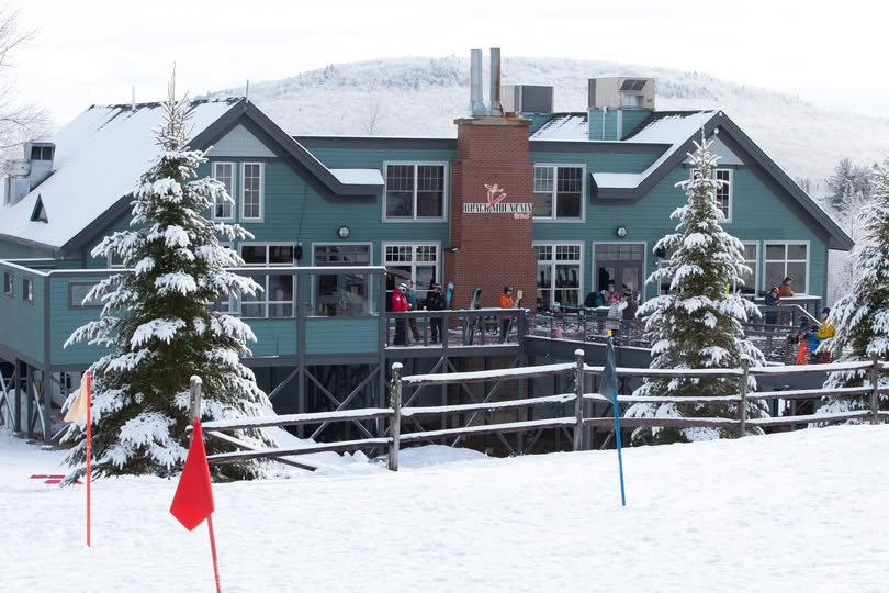 Niño de 12 Años en Condición Crítica Tras Accidente de Esquí en Maine