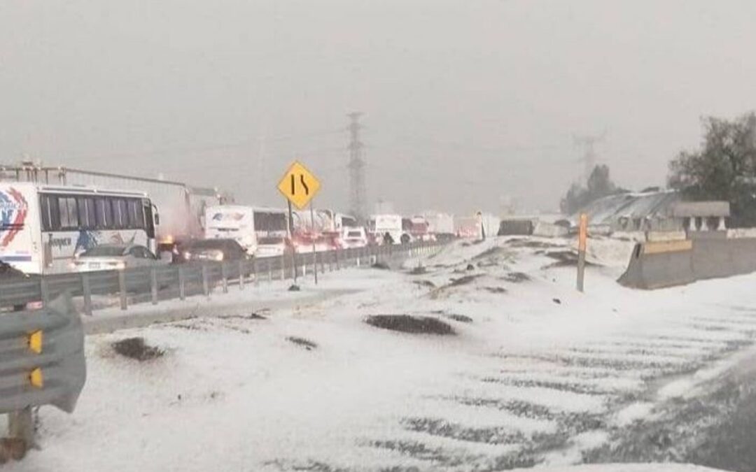 Granizo en Tecámac: Afectaciones Severas Tras Fuertes Lluvias en la México-Pachuca