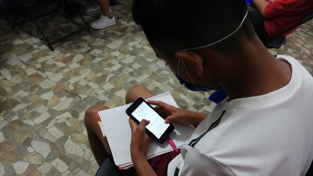 El Impacto Del Uso De Celular En El Aula: El 66% De Estudiantes De Educación Básica En Guanajuato Afectados
