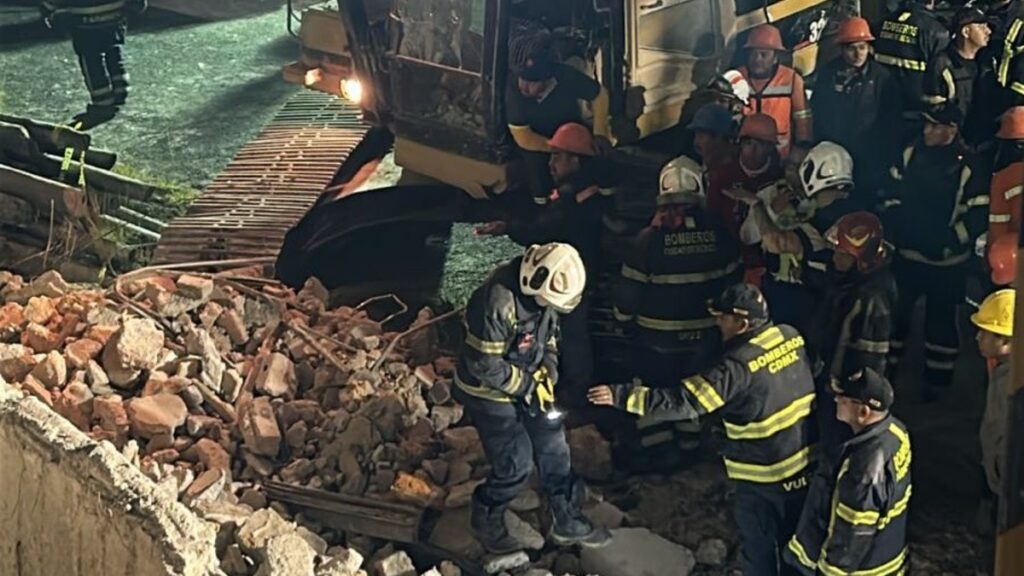 Derrumbe En San Antonio Abad: Recuperación De Cuerpos En Curso