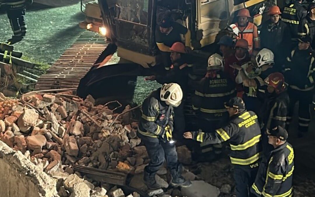 Derrumbe en San Antonio Abad: Recuperación de Cuerpos en Curso