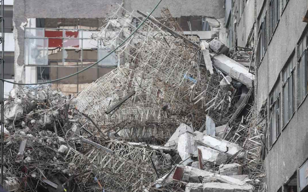 Impactante Vídeo del Desplome del Edificio en San Antonio Abad que Causó 3 Muertos