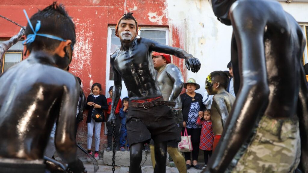 Los Xinacates: Demonios Telúricos Del Popocatépetl Que Bendicen La Tierra