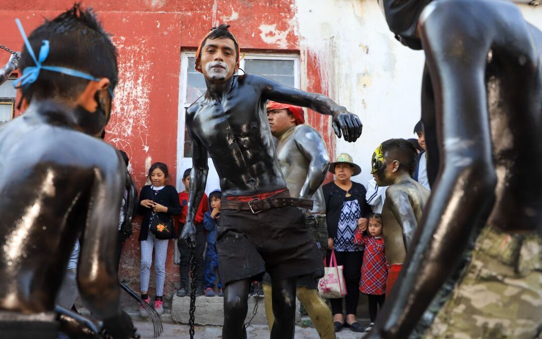 Los Xinacates: Demonios Telúricos del Popocatépetl que Bendicen la Tierra