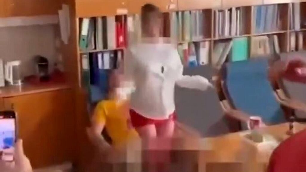 Escándalo Educativo: Alumnos De Escuela Católica Contratan Un Stripper Para Un Espectáculo Inusual - Noticias Notivalle Escándalo Educativo: Alumnos De Escuela Católica Contratan Un Stripper Para Un Espectáculo Inusual