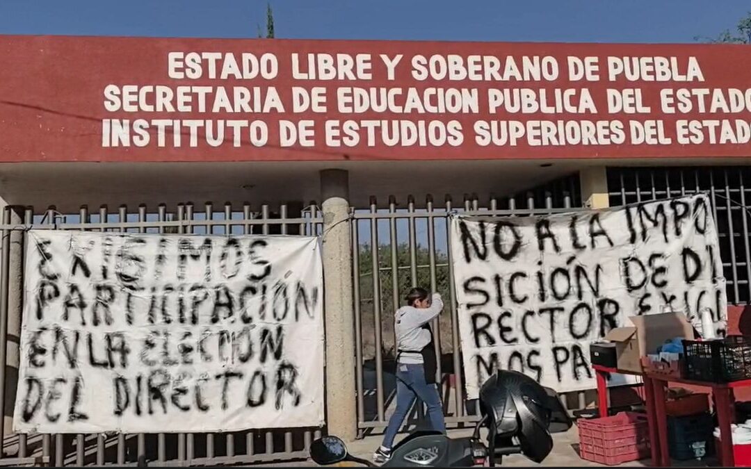 Protestas en Tehuacán: Cambio de Directivos en Escuelas Superiores Causa Controversia