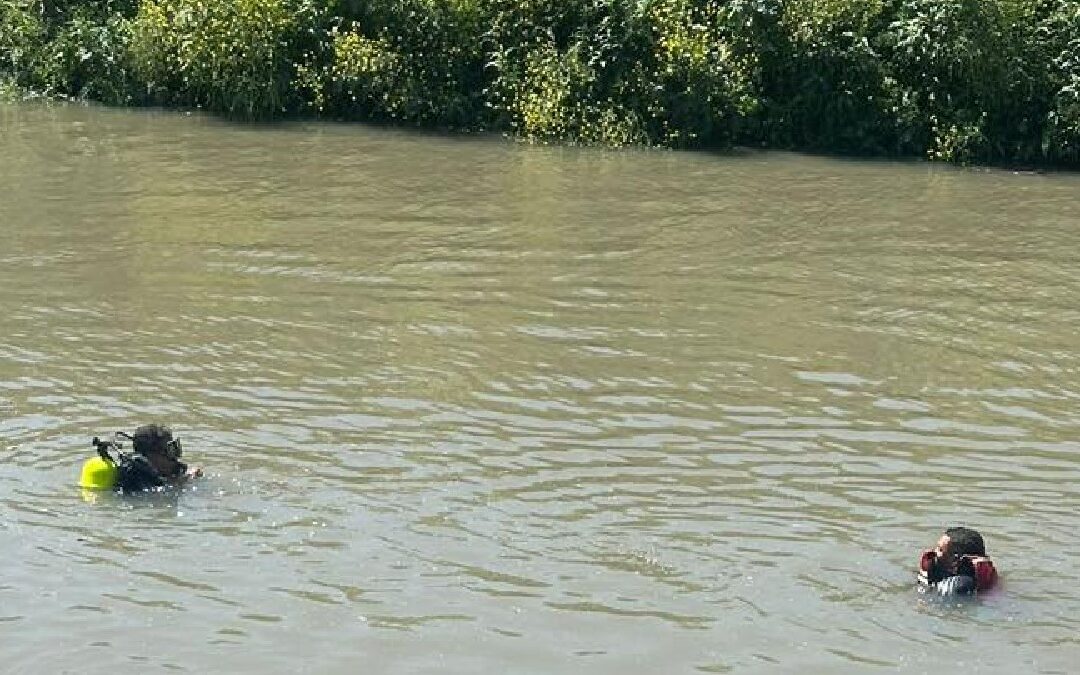 Desaparición en el Río Lerma: Hombres caen tras colapso de barda en Abasolo