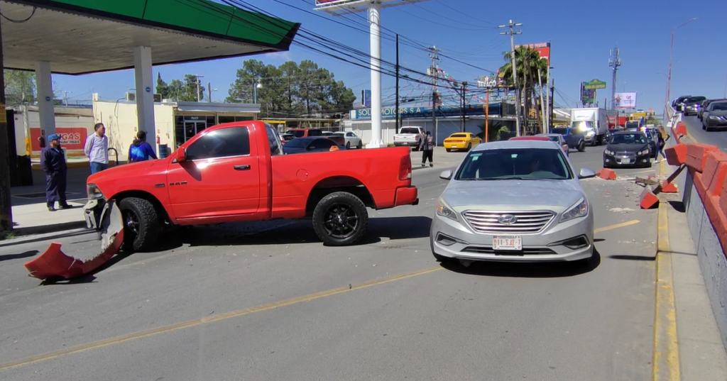 Fuerte Accidente En Ciudad Juárez: Camioneta Cae Del Puente Al Revés En Avenida Tecnológico - Noticias Notivalle Fuerte Accidente En Ciudad Juárez: Camioneta Cae Del Puente Al Revés En Avenida Tecnológico
