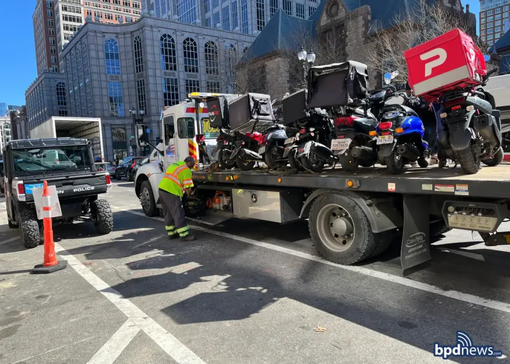 Policía De Boston Confisca Ciclomotores Y Scooters Para Reforzar La Seguridad Vial - Noticias Notivalle Policía De Boston Confisca Ciclomotores Y Scooters Para Reforzar La Seguridad Vial