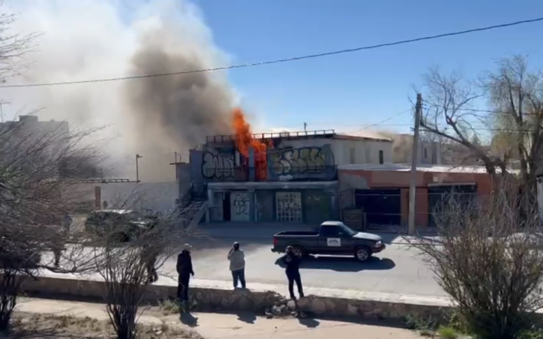Bomberos Controlan Incendio en Casa Deshabitada en Ciudad Juárez