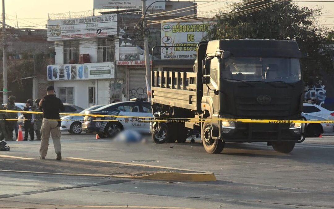 Trágico accidente: Motociclista fallece tras chocar con camión del Ejército en León