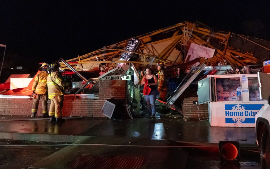 Tornado en Indiana: Dos Muertos y Devastación por Tormentas Severas